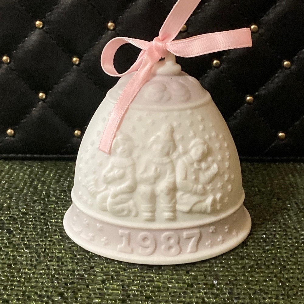 Lladro 1987 Bell Collection Holiday Birth Year  Vintage
